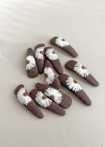 Linen Clip - garbera daisy in chocolate