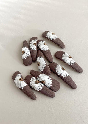 Linen Clip - garbera daisy in chocolate